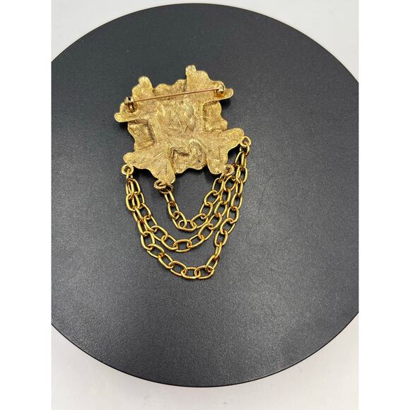 Vintage Unsigned Brushed Gold Tone Sheild Enamel Dangle Regal Chain
Brooch - Picture 5 of 7